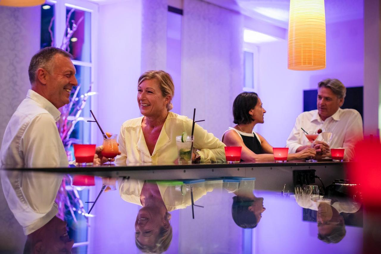 Hotel Bayerischer Hof Λιντάου Εξωτερικό φωτογραφία The bar at the 101 bar
