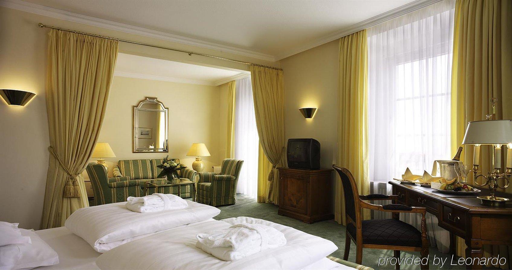 Hotel Bayerischer Hof Λιντάου Δωμάτιο φωτογραφία A room at the Hotel de la Ville