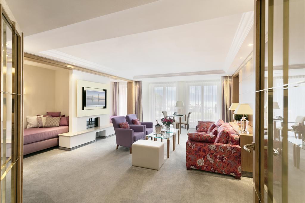 Hotel Bayerischer Hof Λιντάου Εξωτερικό φωτογραφία A suite at the Mandarin Oriental, Munich