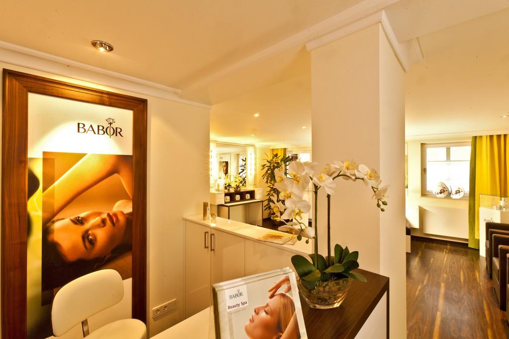 Hotel Bayerischer Hof Λιντάου Εξωτερικό φωτογραφία A typical salon interior