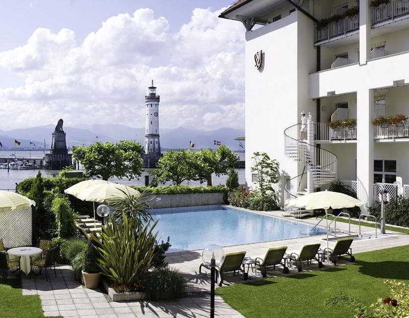 Hotel Bayerischer Hof Λιντάου Εξωτερικό φωτογραφία The hotel's swimming pool