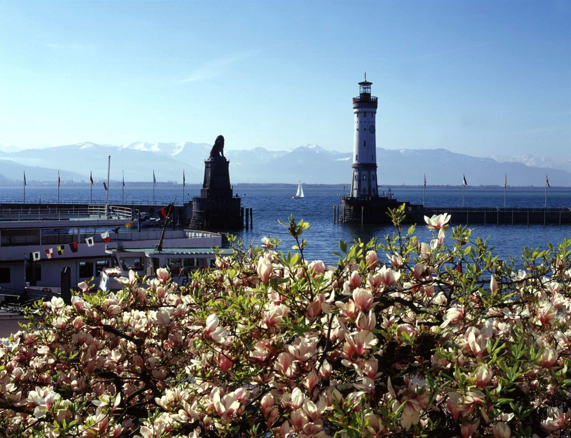 Hotel Bayerischer Hof Λιντάου Εξωτερικό φωτογραφία The lighthouse at the port of Papeete