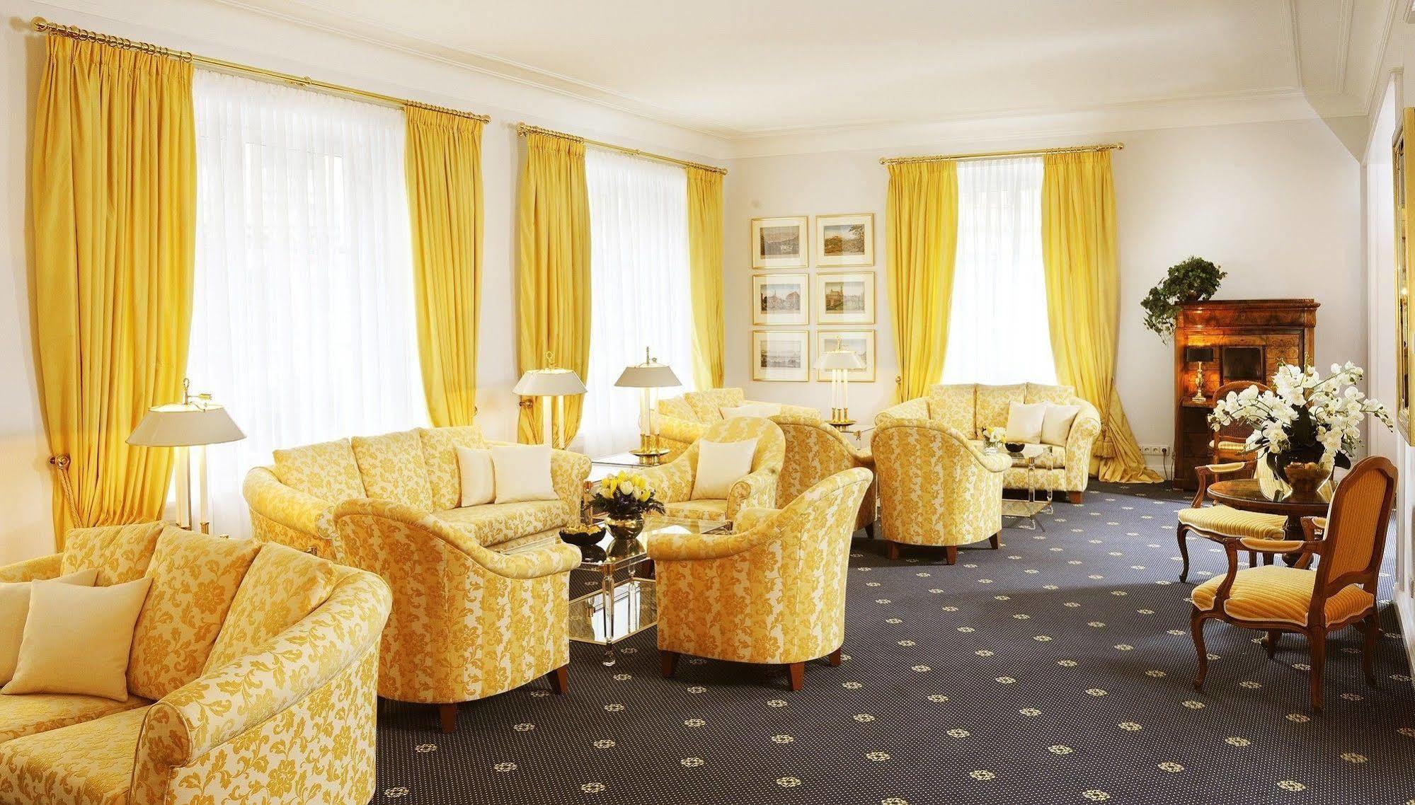 Hotel Bayerischer Hof Λιντάου Εξωτερικό φωτογραφία The Yellow Lounge