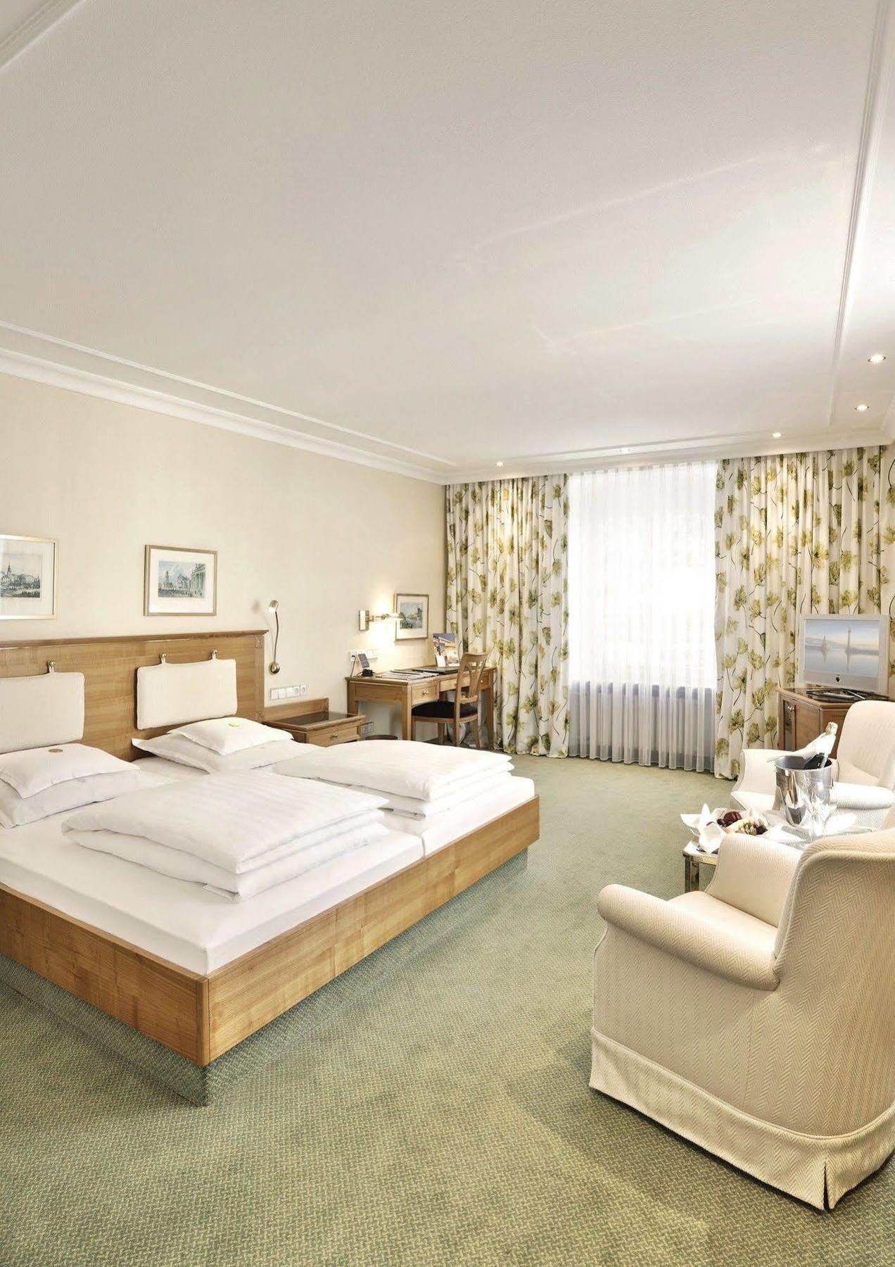 Hotel Bayerischer Hof Λιντάου Εξωτερικό φωτογραφία A typical room at the hotel